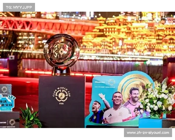2025世俱杯奖杯首次亮相中国 重庆解放碑广场成历史见证地 2025世俱杯奖杯首次亮相中国 重庆解放碑广场成历史见证地